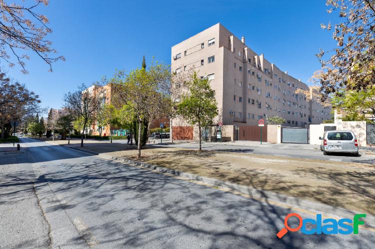 Venta de piso de 3 dorm., 2 baños, cochera y trastero en