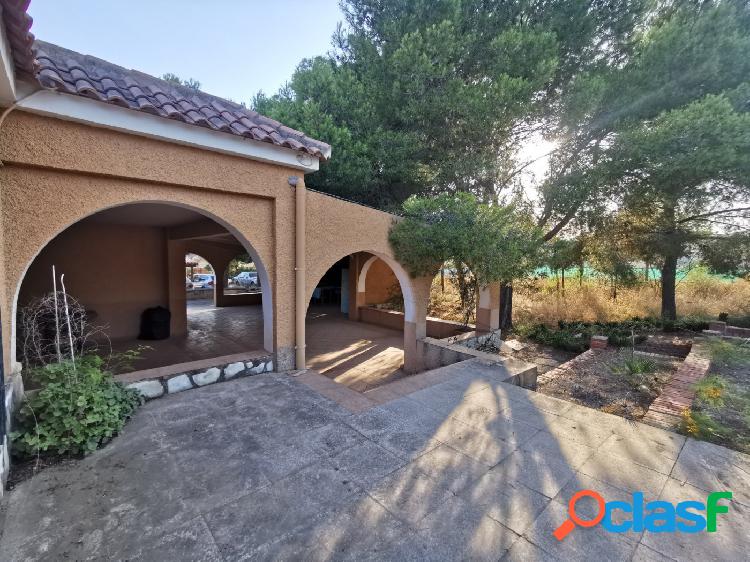 CHALET EN HOYA DE LOS PATOS-BUSOT, 3.000 MT PARCELA, 7 DORM.