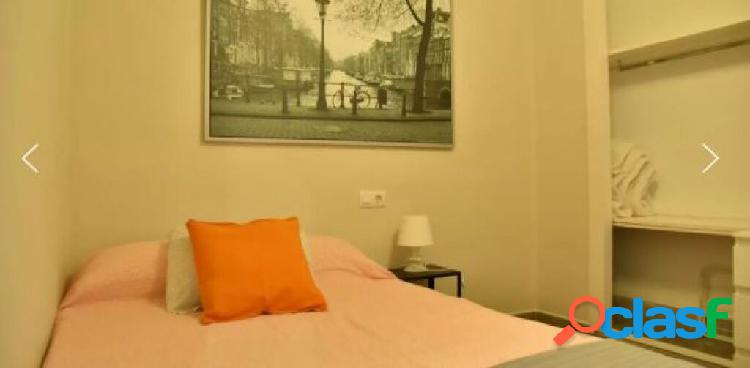 Lovely room to rent on Calle de Sueca