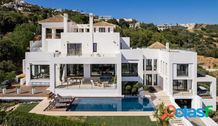 Marbella- Moderna Villa con vistas panorámicas al Mar,