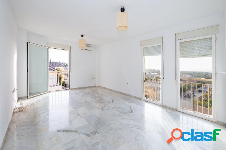 Piso en el Camino de Gojar (La Zubia)