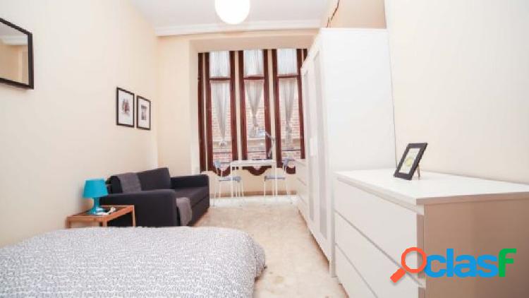 Room to rent in the heart of Valencia's Ciutat Vella
