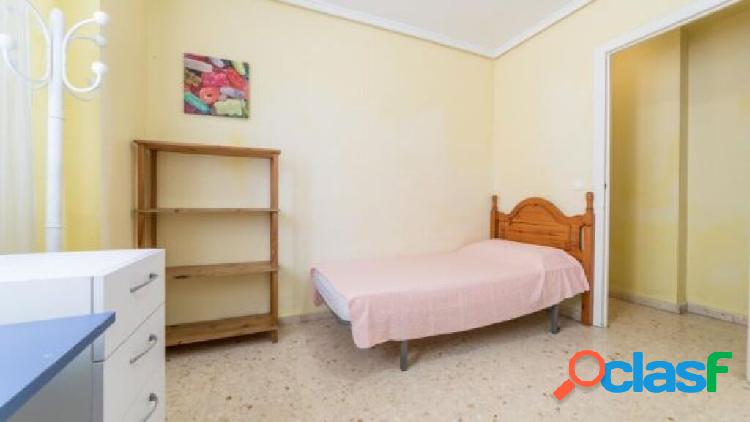 Room to rent on Avenida del Cardenal Benlloch