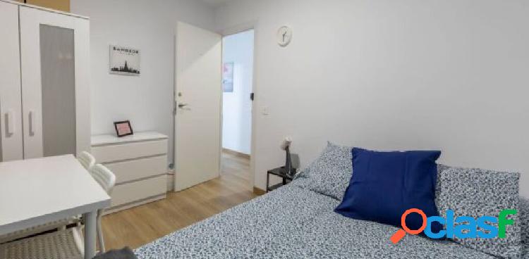 Room to rent on Carrer De Bilbao
