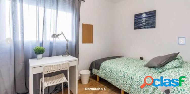 Room to rent on Carrer Dels Lleons