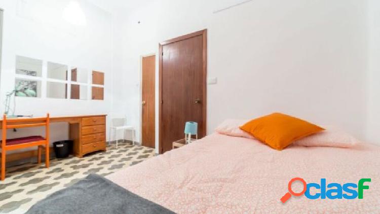 Room to rent on Carrer de Buenos Aires