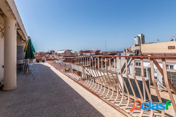 Atico con amplia terraza en Benidorm