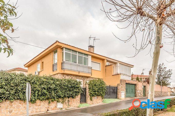 Casa de 195 m2 en venta en Urbanización Monteviejo II