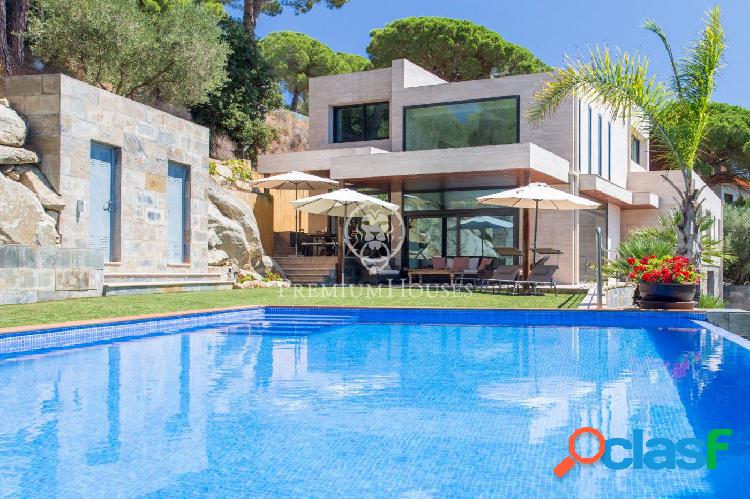 Casa moderna con piscina y vistas mar en Alella - Costa BCN