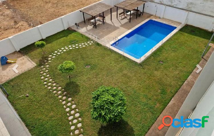 PISO CON JARDIN Y PISCINA COMUNITARIA