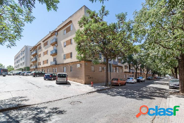 Piso 3 habitaciones junto C.C. "Granaita"