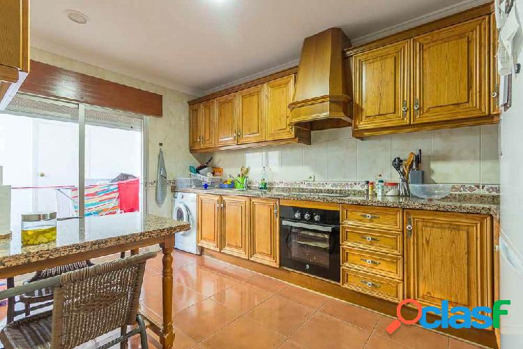VENTA. PISO DE 155 m² EN EL CENTRO DE OGÍJARES