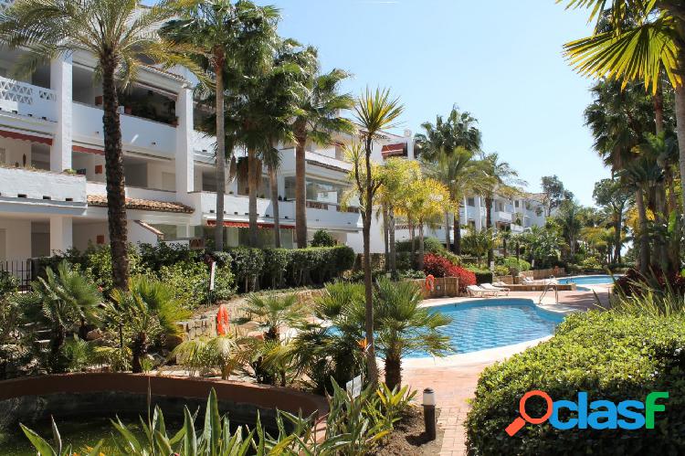 Apartamento En Venta En Las Cañas Beach, Marbella Golden