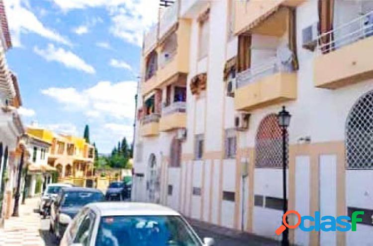 Bonito piso de 2 dormitorios, en residencial con piscina, en