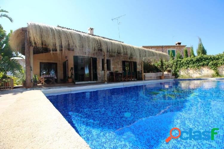 Casa con grande piscina en Campos