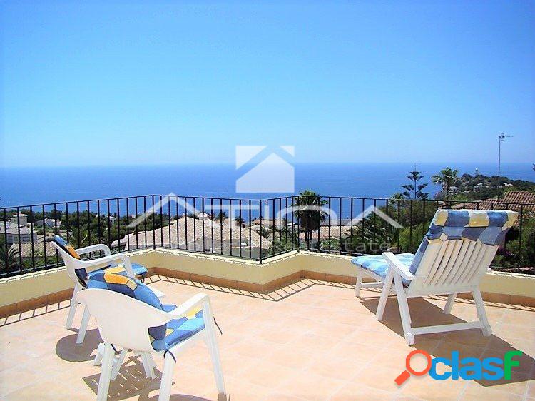 Chalet con apartamento independiente y vistas abiertas a la
