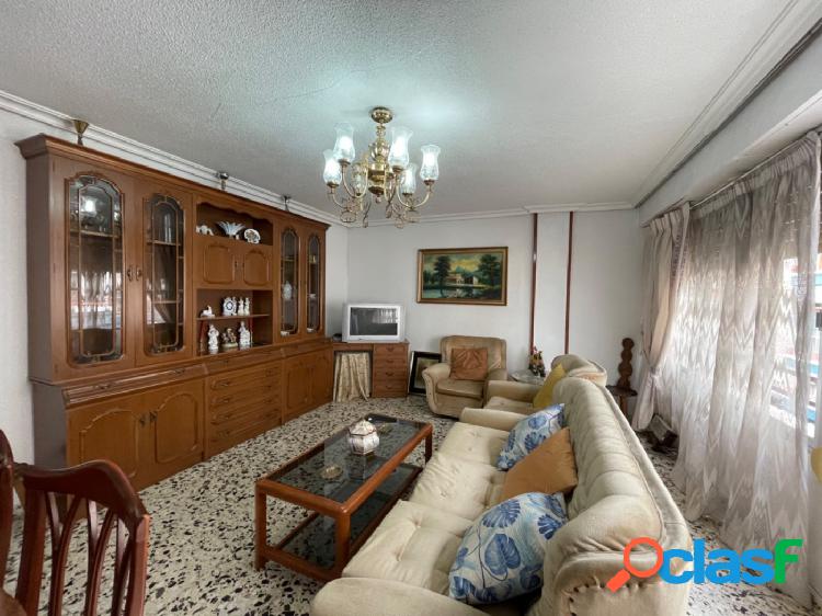 En venta 3 dormitorios, zona PISOS AZULES, ELCHE