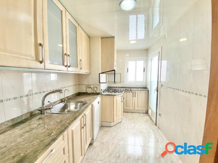 Piso 4 hab, 2 baños, balcón y ascensor