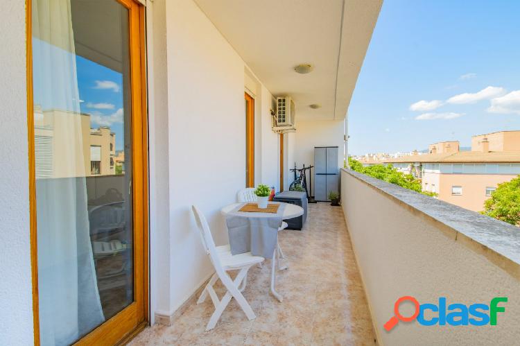 Piso de tres dormitorios con parking y trastero