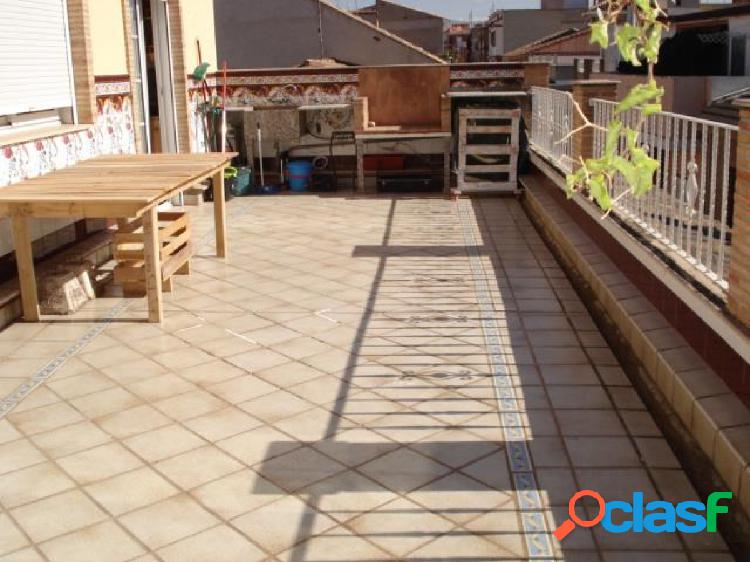 ÁTICO CON AMPLIA TERRAZA