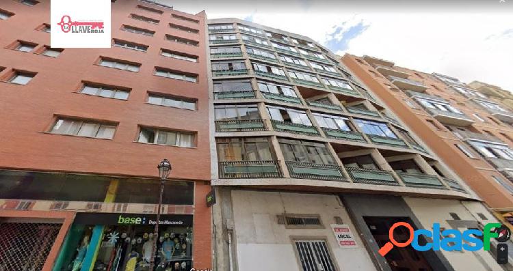 En Burgos. Se vende estupendo apartamento en C/ San Pablo.