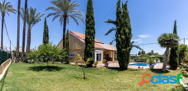 Excepcional Chalet con piscina y terreno en Murcia
