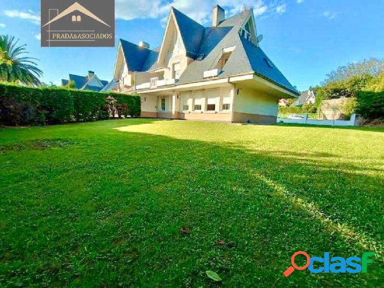 IMPRESIONANTE CHALET PAREADO EN LA MINA.