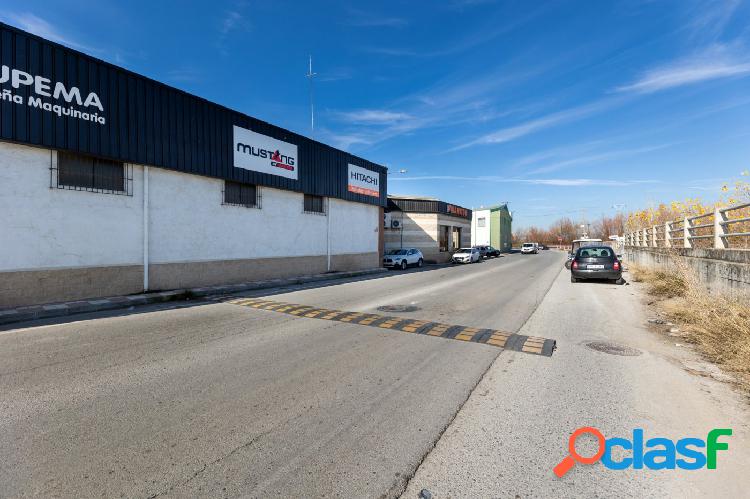 Magnífica nave industrial en Granada capital