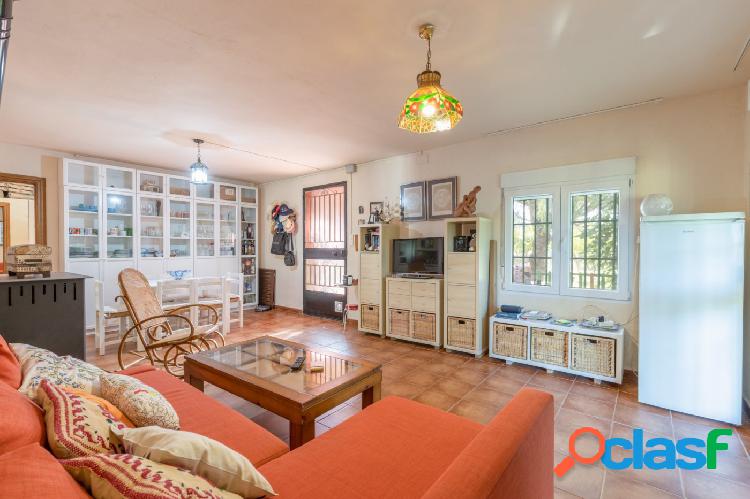 Preciosa casa con terreno de 1800m y piscina en Padul!