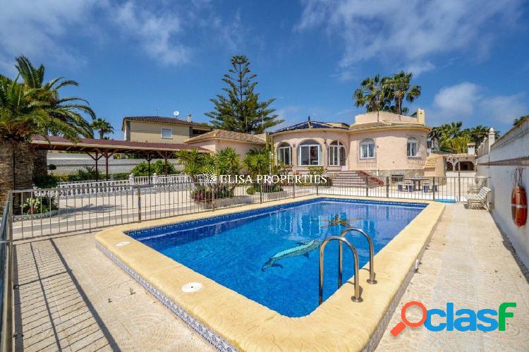 Villa de estilo mediterráneo en San Luis, Torrevieja