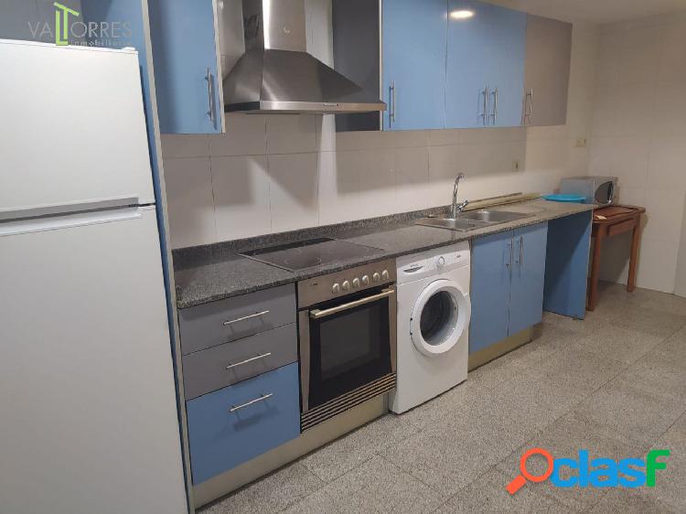 Vivienda tipo dúplex con terraza, cuatro dormitorios y dos