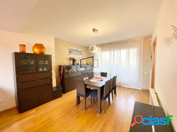 Ático dúplex, 4 hab, 3 baños, terraza, balcón, parking
