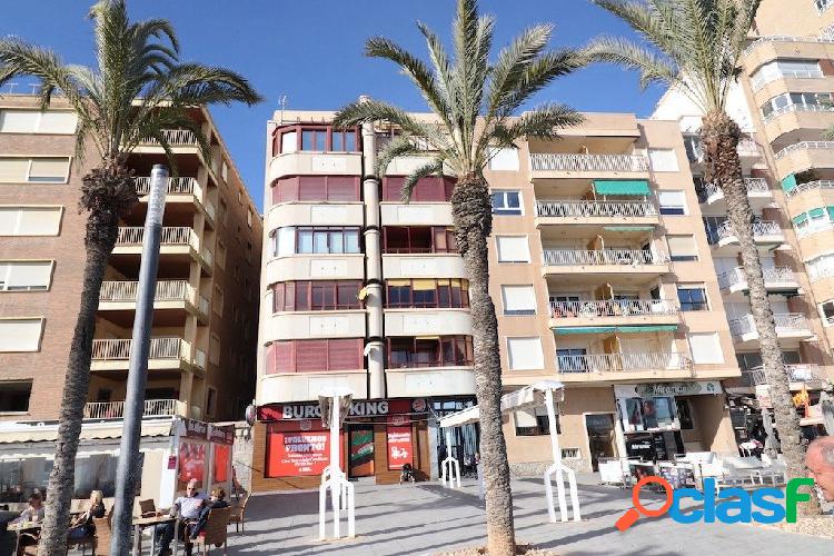 Atico en el paseo marítimo frente al mar en Torrevieja