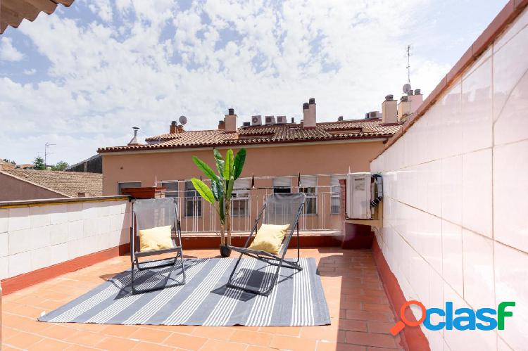 CASA EN EL EIXAMPLE CON GARAJE Y AMPLIA TERRAZA
