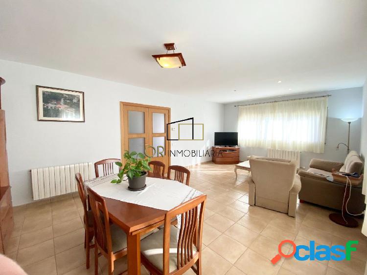 Casa 3 hab, 2 baños, chimenea, parking y jardín