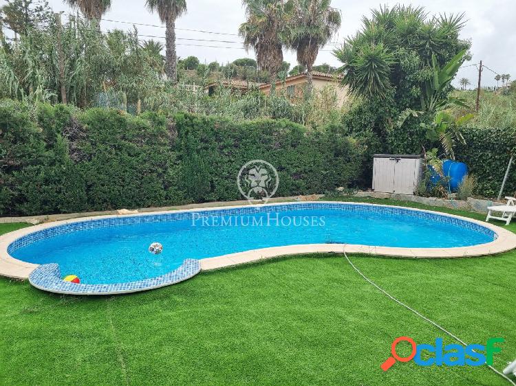 Casa en venta con piscina en Alella