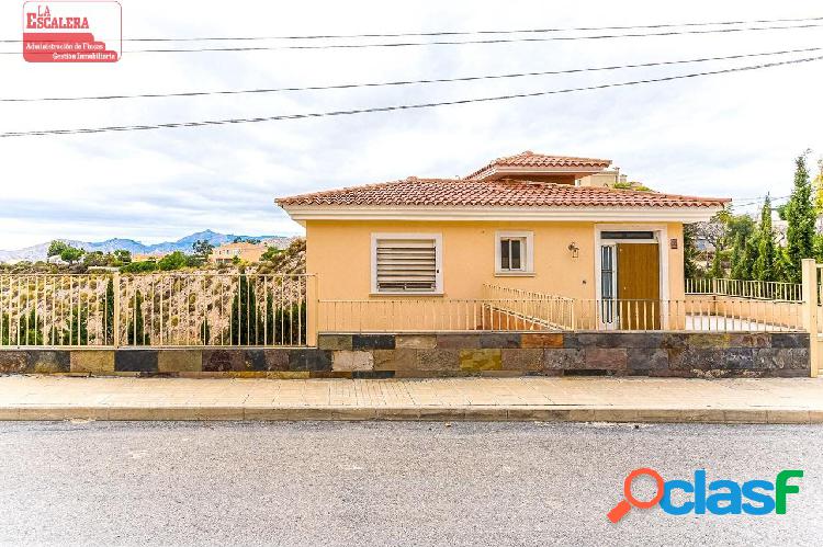 Chalet con piscina en plena naturaleza