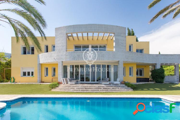 Espectacular casa en venta con piscina e impresionantes