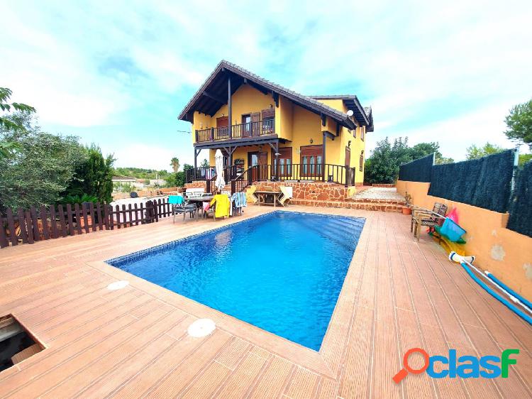 Gran Chalet acogedor en urbanización y bien comunicado con