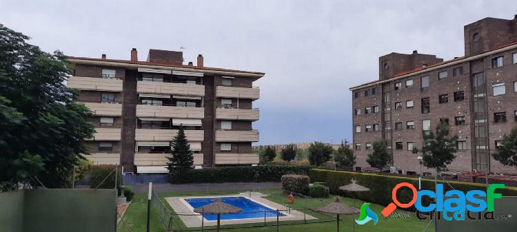 Piso 3 hab, balcón amplio, pk y trastero en Castellarnau