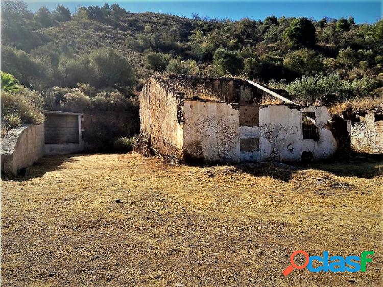 VENTA DE TERRENO CON CORTIJO Y AGUA EN CANTARRIJAN