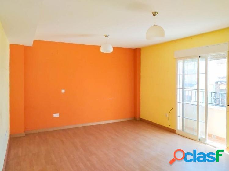 Bonito piso de 2 dormitorios, con terraza, garaje y