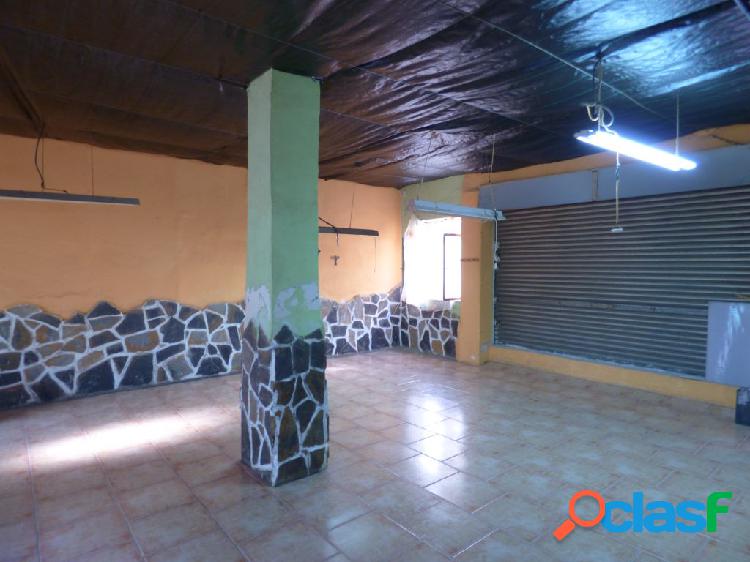 Cuartelillo en alquiler de 105 m2 de planta, con patio