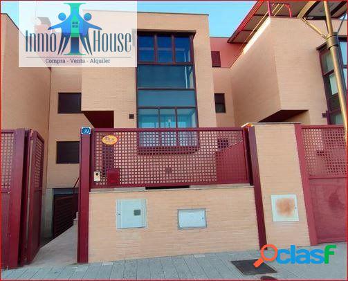 SE VENDE ADOSADO - ALBACETE- UNIVERSIDAD-