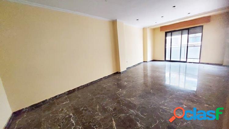 UBICALIA VENDE VIVIENDA CON GRAN TERRAZA EN PATRAIX, SIN