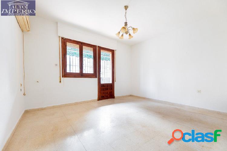 Venta de piso en Granada (Zona Alcampo)