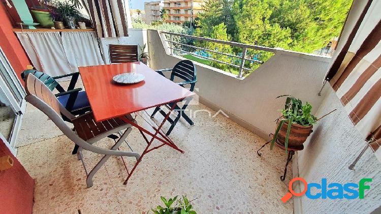 Amplio apartamento totalmente reformado situado en 3ª