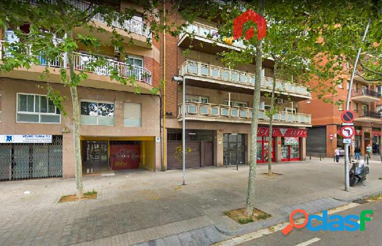 Amplio piso en Pueblo Nuevo de 4 habitaciones, balcón