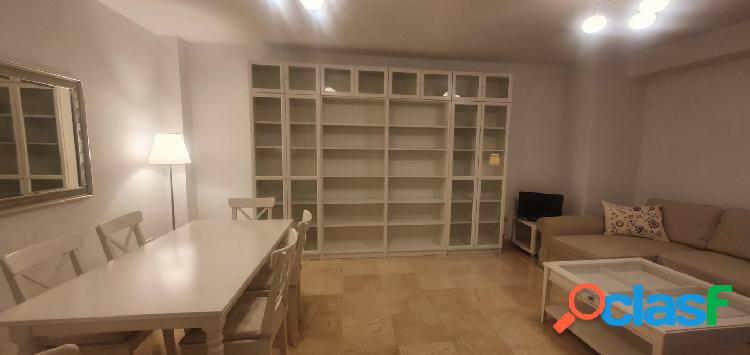 Apartamento calle Baños de un dormitorio con garaje.