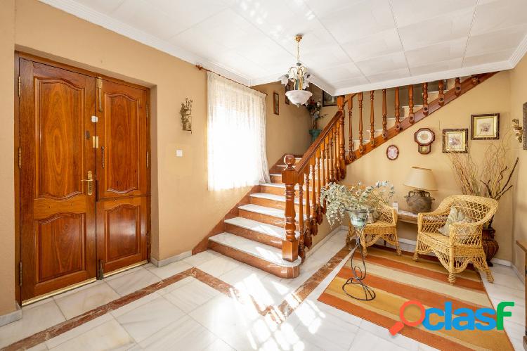 CASA DE PUEBLO CON RENTABILIDAD, EN PINOS PUENTE!